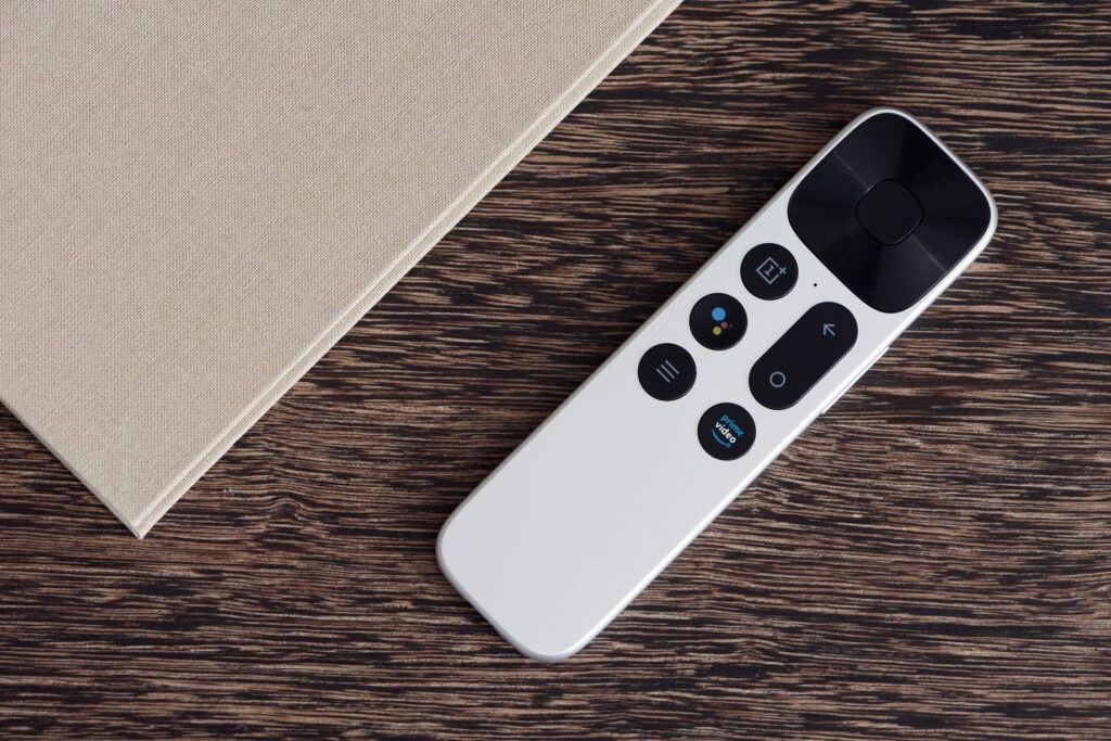 OnePlus TV 55 Q1 and Q1 Pro remote control photo -1